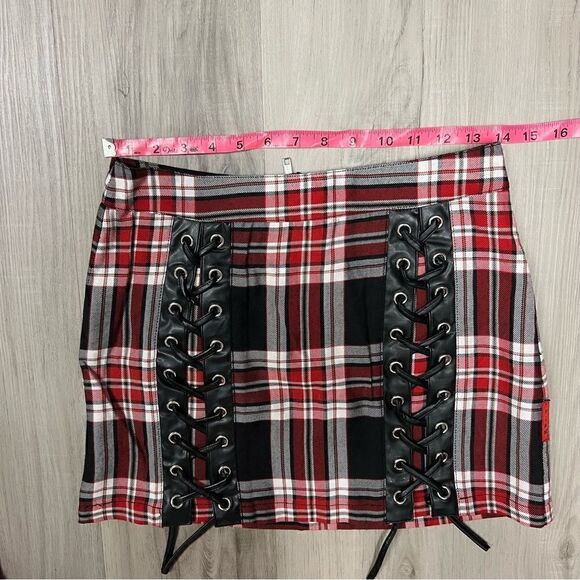 NWT vintage Tripp NYC red black plaid miniskirt with grommets and lacing sz XS - Picture 2 of 10